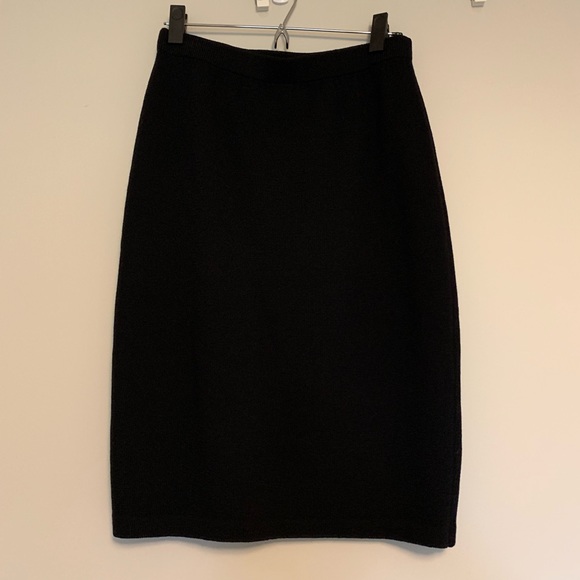 St. John Collection black knit pencil skirt - Picture 1 of 2